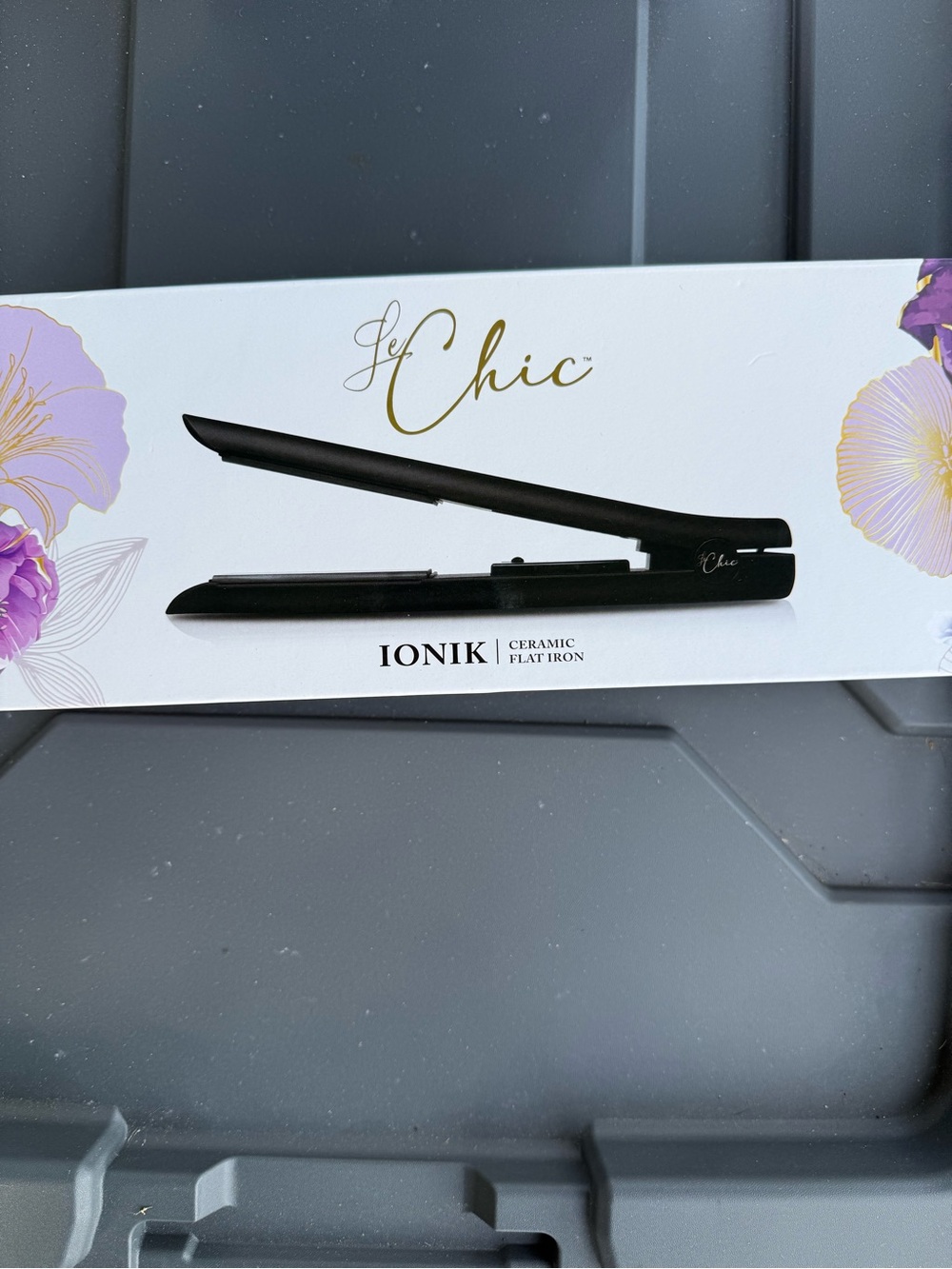 chic Black Ionik Ceramic Flat Iron — Smooth Styling